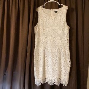 White sleeveless dress